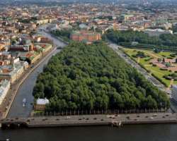 As the garden is located close to Neva river and Swan canal you can also enjoy boating and view of the river while visiting the garden.